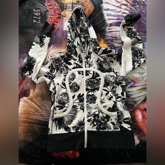 lululemon athletica Tops - Size 6 Lululemon Tie dye Hoodie